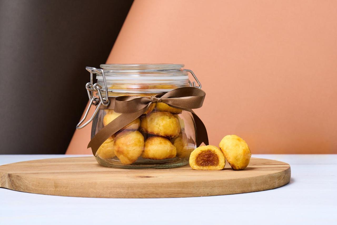 The Fullerton Ocean Park Hotel Hong Kong Exterior photo A jar of preserved lemons